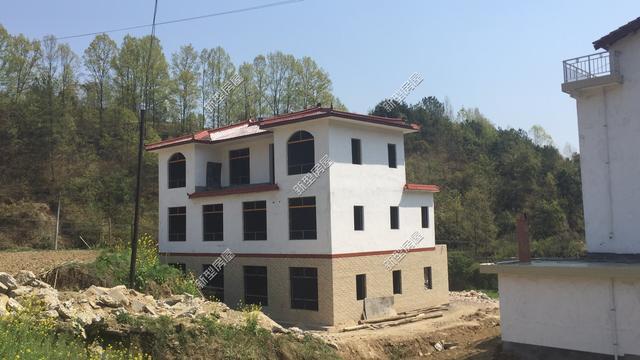 怎么在農(nóng)村建一棟既好看又實(shí)用的房子呢？今天小編帶來(lái)3套建房案例，供各位參考!