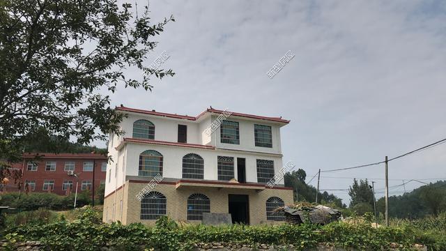 怎么在農(nóng)村建一棟既好看又實(shí)用的房子呢？今天小編帶來(lái)3套建房案例，供各位參考!