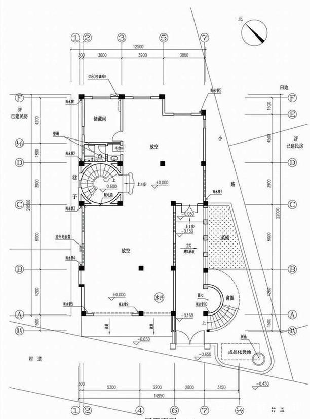 一層完全作為商鋪，二層以上，每層都有大露臺，是設(shè)計師給自己老宅精心設(shè)計的作品，建成之后的效果非常完美!