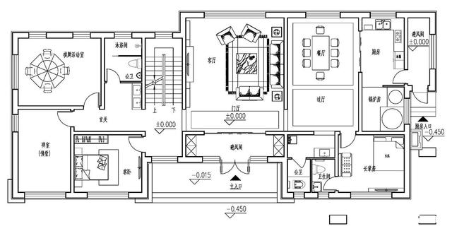 建筑屬于歐式風(fēng)格別墅，一共有三層，第一層做了一個(gè)地下室的設(shè)計(jì)，建筑整體看起來(lái)比較時(shí)尚大氣，讓人一看就感覺(jué)很豪華。