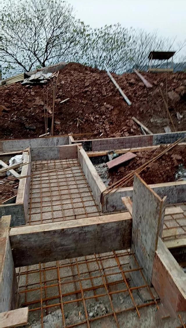 如何建造高性價比的兩層歐洲別墅？我?guī)闳ソㄖさ乜纯?讓你更早的了解別墅的建造！