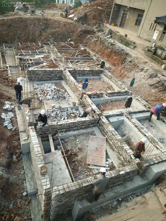 如何建造高性價比的兩層歐洲別墅？我?guī)闳ソㄖさ乜纯?讓你更早的了解別墅的建造！