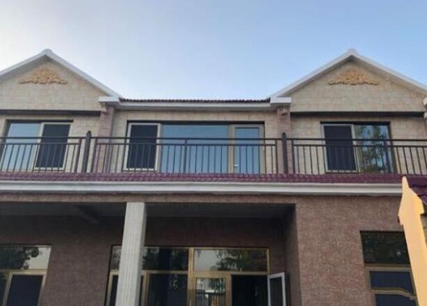　廣東羅先生在農(nóng)村建房，一家八口，四代同堂。這種布局夠住嗎？